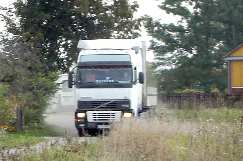 Droga powiatowa nr 1807L Wojciechów – Chojno Nowe jest rozjeżdżana przez ciężarówki<br />
 (Powiat Chełms