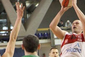 Przemysław Łuszczewski i jego koledzy z Wikany-Startu Lublin zaczynają sezon meczem z AZS Radex Szcz