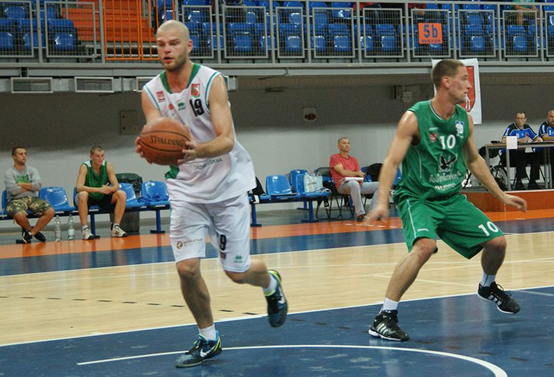 Sergiusz Prażmo (z piłką) zdobył w meczu z AZS Politechniką 21 punktów dla Novum Lublin (KKSNOVUM.CO