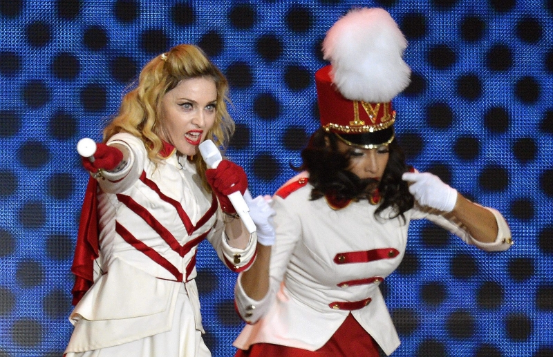 Madonna podczas koncertu w Zurichu (EPA/WALTER BIERI )