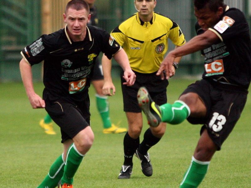 Piłkarze GKS Bogdanka zremisowali w niedzielę z Olimpią Grudziądz 1:1. Z lewej Sebastian Szałachowsk