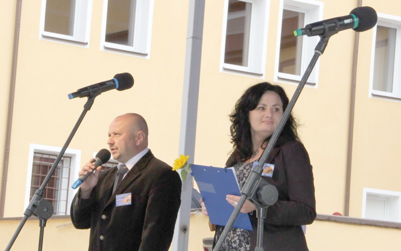 Edyta Bodys (z prawej), była dyrektor CKiP z Dariuszem Bochniakiem, instruktorem muzycznym CKiP podc