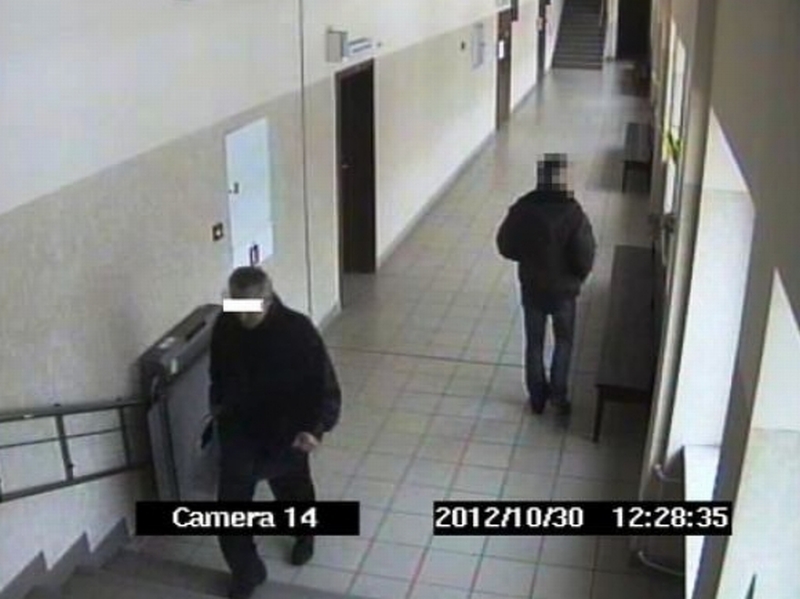 Mężczyzna ukradł futro pozostawione przed wejściem na salę rozpraw (Policja)