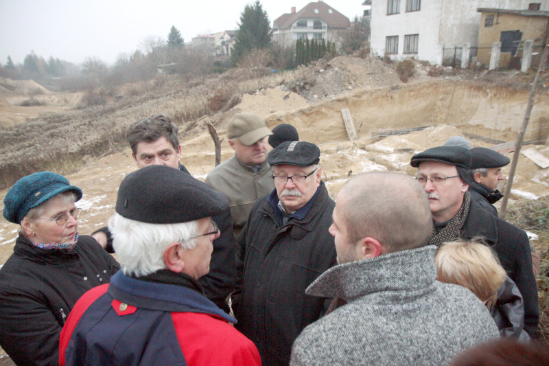 Mieszkańcy Konstantynowa nie chcieli budynków w wąwozie i rok temu protestowali przeciwko inwestycji