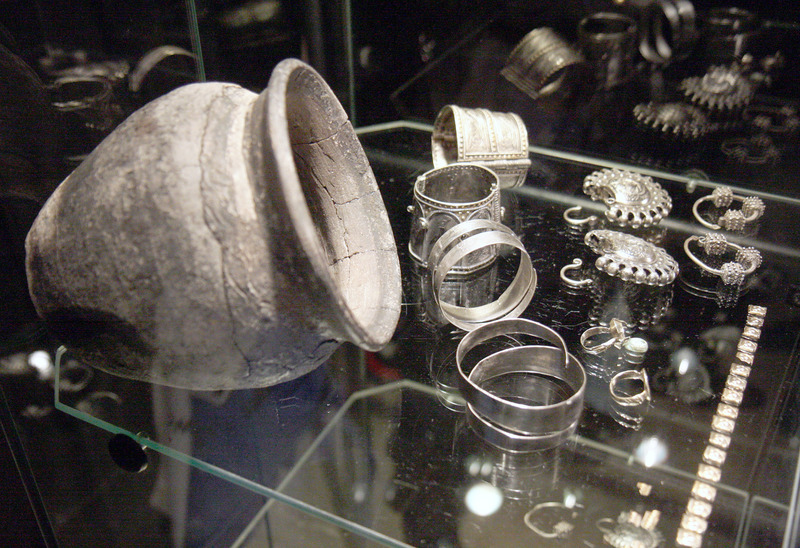 Zausznice, bransolety i pierścienie. Precjoza między XI a XIV wiekiem nosiły osoby rządzące grodem w