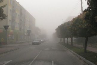 Taka mgła utrudniała życie mieszkańcom Ryk w niedzielę rano (Czytelnik J.Wojtaś/ Alarm24 Dziennika W