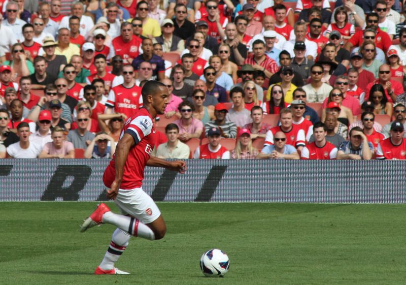 Theo Walcott był jednym z bohaterów Arsenalu w meczu z Reading (Ronnie Macdonald/wikipedia)