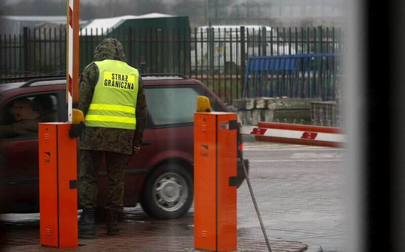 Czterech funkcjonariuszy straży granicznej z przejścia w Terespolu usłyszało zarzuty brania łapówek 