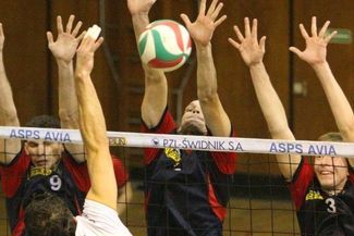Siatkarze Avii Świdnik pokonali Błękitnych Ropczyce 3:0 (MACIEJ KACZANOWSKI)