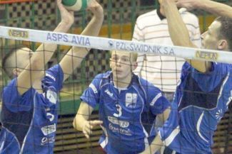 Rozgrywający Piotr Milewski w piątek rozdzielał piłki, a w sobotę bawił się na weselu kolegi (MACIEJ