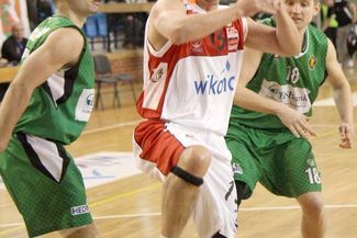 MOSiR pokonał w fazie play-out „czerwono-czarnych” i zdegradował ich do drugiej ligi (MACIEJ KACZANO