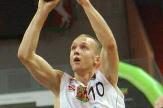 Łukasz Wilczek i jego koledzy przegrali piaty z rzędu mecz w lidze (Maciej Kaczanowski)