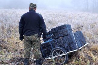 Pakunek z papierosami przeszmuglowanymi przez Bug (NOSG)