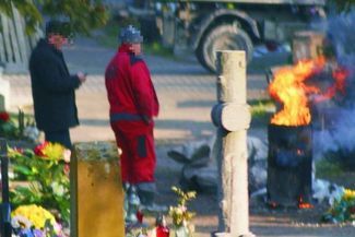 Piec z pralki na cmentarzu parafialnym przy Lwowskiej w Chełmie. Fotografię zrobił nasz Czytelnik w