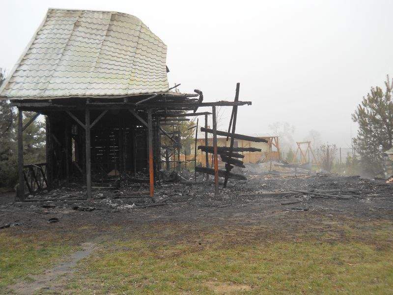Dom letniskowy w Okunince spłonął w nocy 16 listopada (Policja)