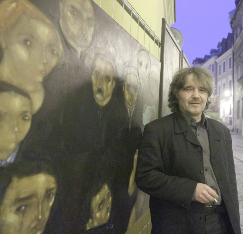 W Bramie Grodzkiej czynna jest plenerowa ekspozycja prac Piotra Łucjana (Maciej Kaczanowski)