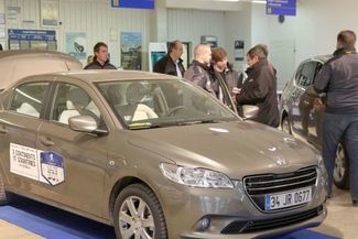 Route 301 – pod taką nazwą jedzie do Moskwy karawana nowych peugeotów 301 (Maciej Kaczanowski)