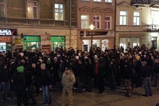 Marsz kibiców Motoru Lublin. Poszli pod Ratusz (zdjęcia, wideo)