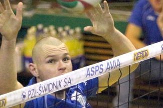 Środkowy Michał Stępień wielokrotnie blokował siatkarzy Wisłoka
 (MACIEJ KACZANOWSKI)