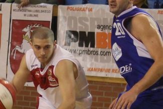 Sebastian Szymański (z piłką) po kilku miesiącach przerwy znowu zagra w Lublinie  (WOJTEK NIEŚPIAŁOW