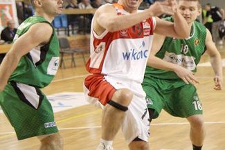 Michał Sikora (w środku) i jego koledzy wreszcie wygrali (MACIEJ KACZANOWSKI)