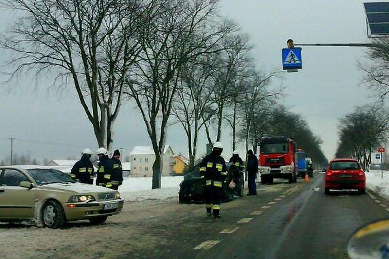 Zderzenie autobusu z samochodem osobowym w Grabowcu (Fotonews/ MM Lublin)