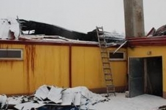 Policjanci ustalają przyczyny i okoliczności  zdarzenia. (Policja)