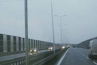 Usterkę spowodował źle zagęszczony grunt pod latarniami, (Paweł P.)