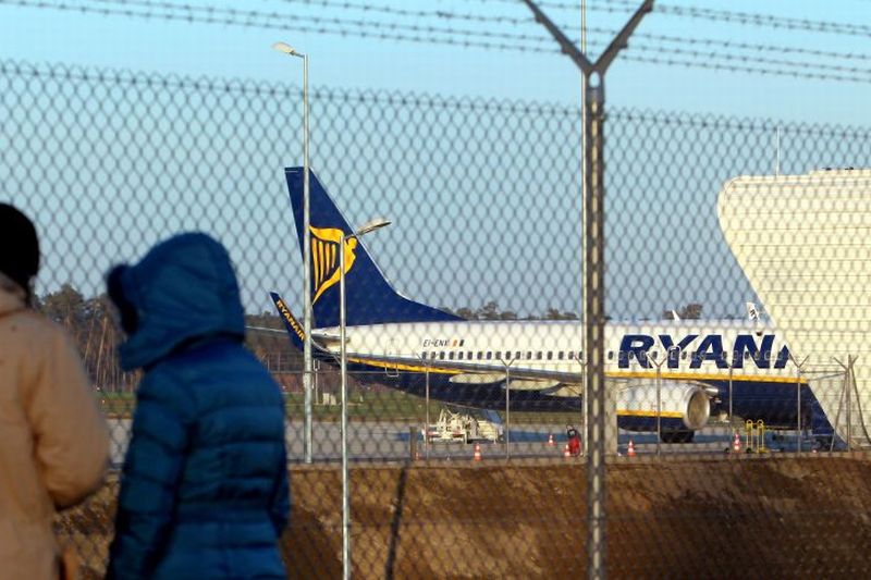 Odrzutowiec Ryanaira długo stał we wtorek na lotnisku w Świdniku. Odleciał po godzinie 16 – z dwugod