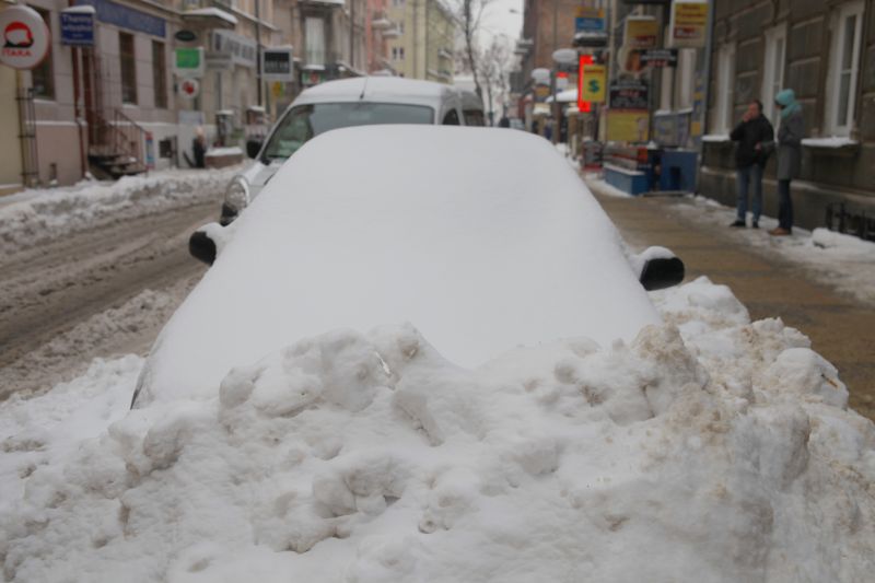 Zasypany samochód w centrum Lublina (Hanna Bytniewska)