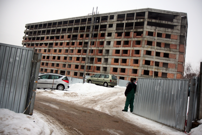 Budowa szpitala onkologicznego stanęła kilka miesięcy temu (Jacek Świerczyński)