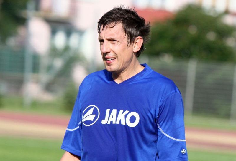 Jacek Bąk zakończył karierę, ale nie porzucił piłkarskiej koszulki (JACEK ŚWIERCZYŃSKI)