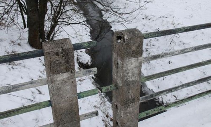Most w Brzezinach jest w fatalnym stanie (Archiwum)