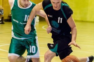 Bracia Mrozik (czarne stroje) są jedynym niepokonanym zespołem w pierwszej lidze (HANNA BYTNIEWSKA)