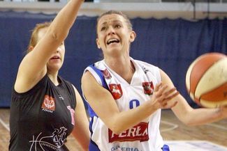 Paulina Dąbkowska i jej koleżanki nie miały większych szans w rywalizacji z MKK Siedlce ( JACEK ŚWIE