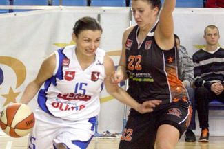 Daria Cybulak (z lewej) i jej koleżanki nie dały rady awansować do grupy mistrzowskiej (JACEK ŚWIERC
