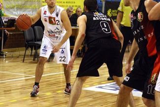 Adam Pawelec (z piłką) został cichym bohaterem meczu z Astorią. Lublinianin po raz pierwszy od ponad