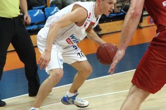 Łukasz Wilczek (z piłką) jest optymistą przed niedzielnym meczem z Polonią Przemyśl (MACIEJ KACZANOW