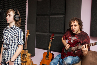 Magda Welc w czasie sesji nagraniowej (Wojtek Kornet)