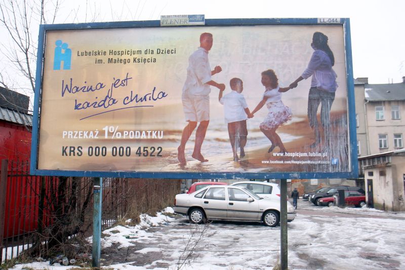W tym roku na billboardach Hospicjum im. Małego Księcia, które stanęły w Lublinie nie ma gwiazd. Moż