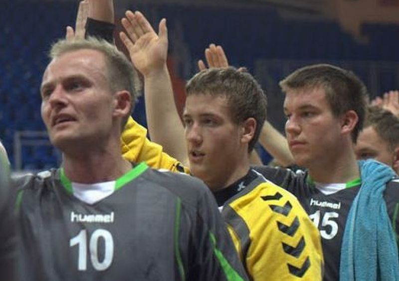 Dominik Jurek (nr 10) i koledzy z zespołu liczą na sukces w meczu z rezerwami Orlenu Wisły Płock (AR