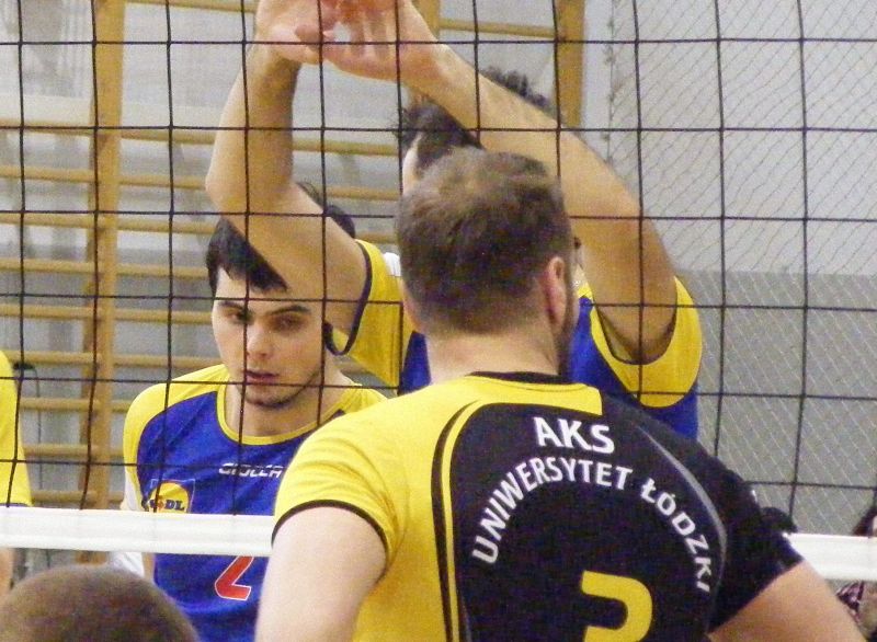 Przyjmujący Paweł Łęgowski (nr 2) wybrany został w sobotę MVP meczu z AKS UŁ Łódź (WOJCIECH WIĘCKOWS