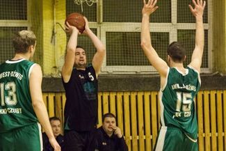 Bracia Mrozik (czarne stroje) niespodziewanie przegrali z Alco (HANNA BYTNIEWSKA)