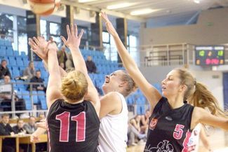 Lubelskie koszykarki utrzymają pozycję lidera spadkowej grupy pierwszej ligi ( JACEK ŚWIERCZYŃSKI)