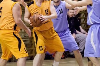 Koszykarze amatorzy praktycznie zakończyli już zasadniczą fazę rozgrywek. Do rozegrania pozostały ty