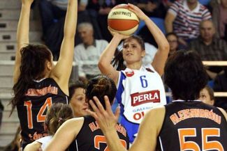 Katarzyna Trzeciak i jej koleżanki bez kłopotów pokonały zespół z Bydgoszczy (JACEK ŚWIERCZYŃSKI)