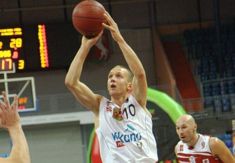 Łukasz Wilczek w meczu z SKK Siedlce zaliczył triple-double ( MACIEJ KACZANOWSKI)