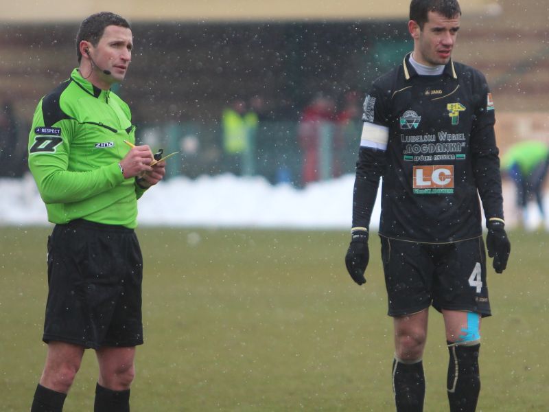 Arbiter spotkania Bogdanka – Miedź Legnica Sebastian Jarzębak i Veljko Nikitović<br />
 (MACIEJ KACZANOWS