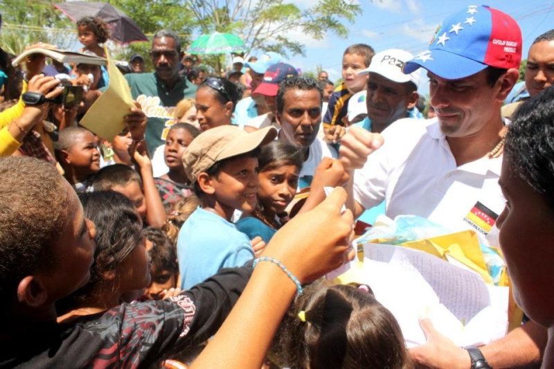 Henrique Capriles Radonski i jego wyborcy (Facebook Henrique Caprilesa Radonskiego)