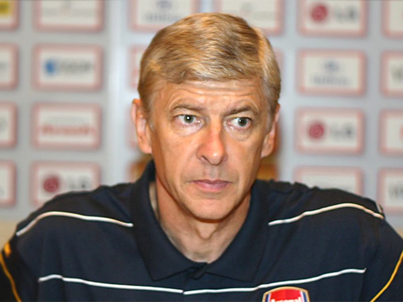 Arsene Wenger i jego Arsenal są już jedną nogą za burtą Ligi Mistrzów (Paul Blank/Wikipedia)